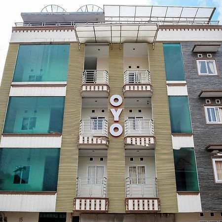 Oyo 294 Andrea Residence Syariah Медан Экстерьер фото