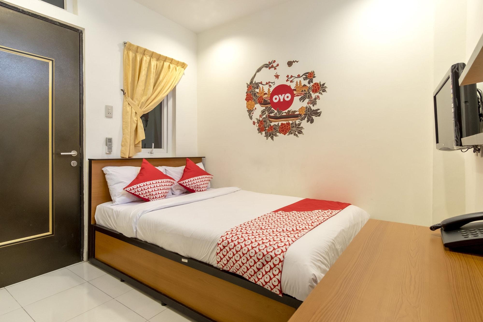 Oyo 294 Andrea Residence Syariah Медан Экстерьер фото