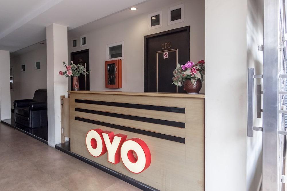 Oyo 294 Andrea Residence Syariah Медан Экстерьер фото