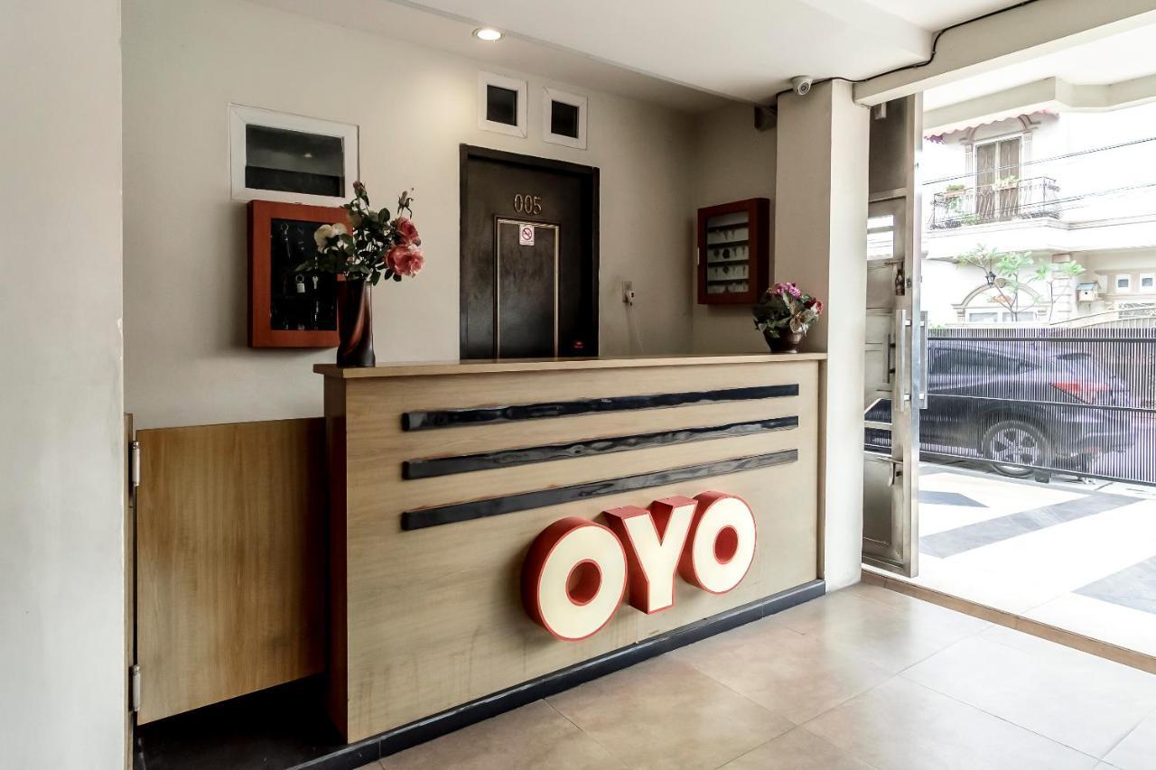 Oyo 294 Andrea Residence Syariah Медан Экстерьер фото