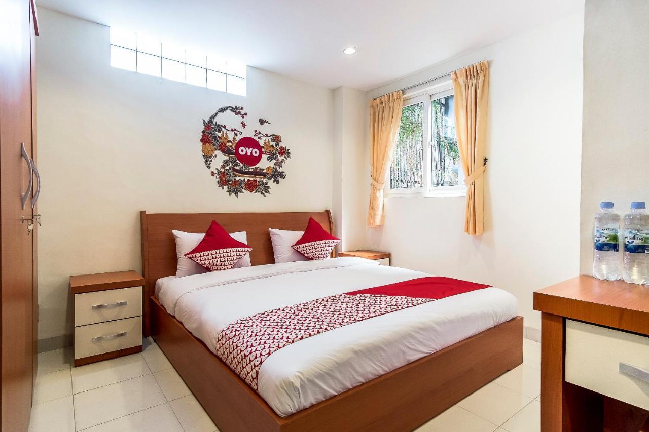 Oyo 294 Andrea Residence Syariah Медан Экстерьер фото