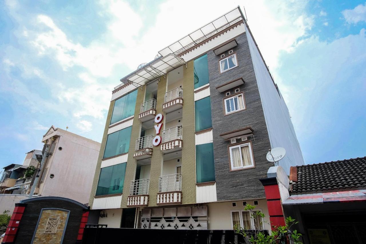 Oyo 294 Andrea Residence Syariah Медан Экстерьер фото
