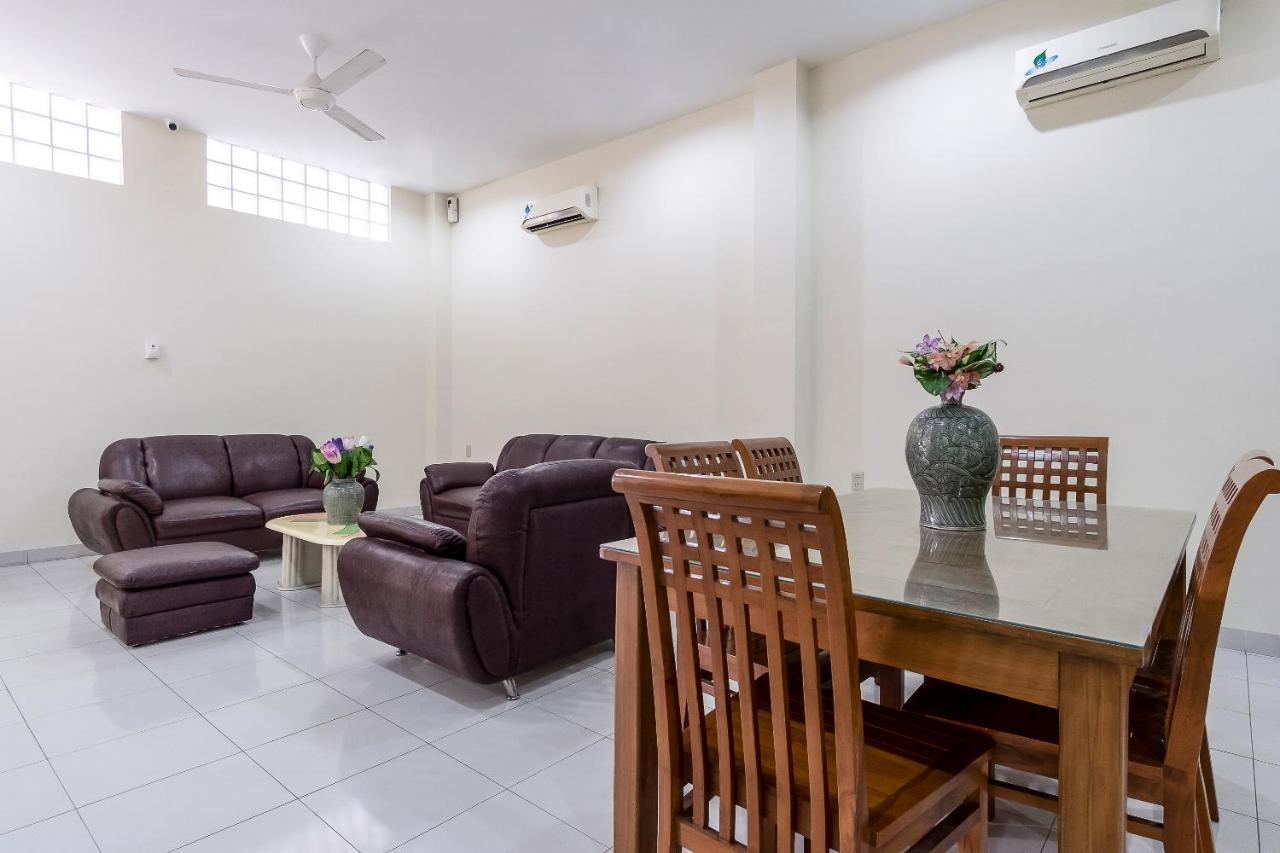Oyo 294 Andrea Residence Syariah Медан Экстерьер фото