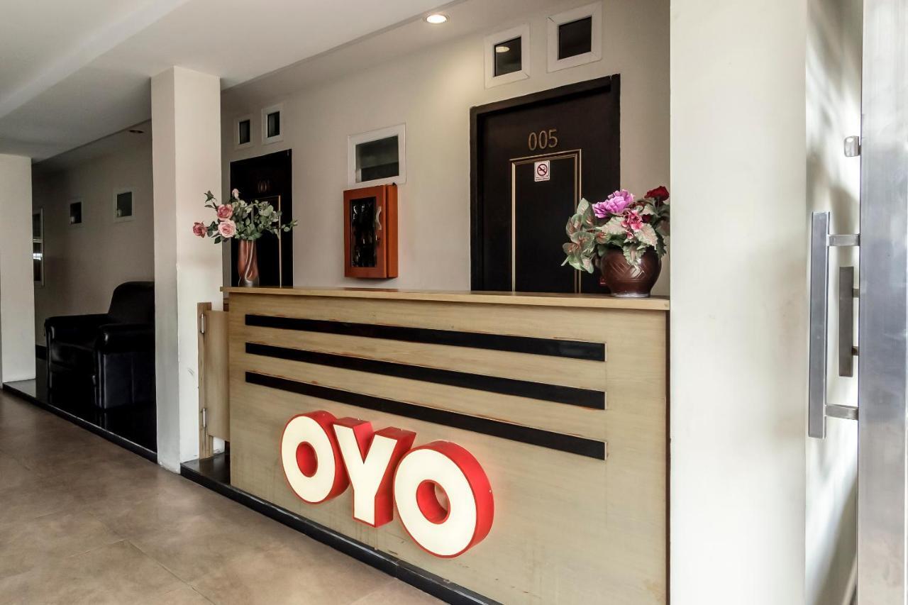 Oyo 294 Andrea Residence Syariah Медан Экстерьер фото
